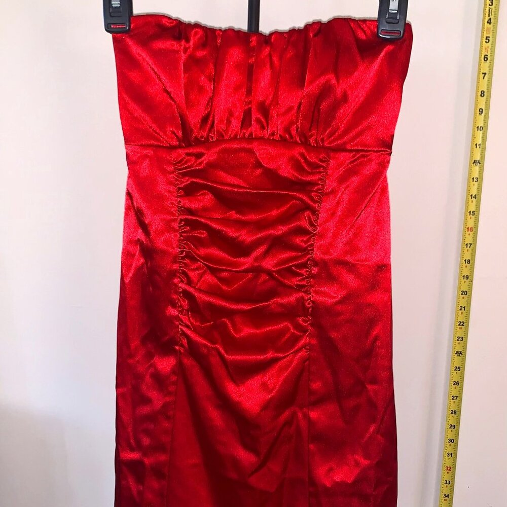 FREDERICK'S of HOLLYWOOD strapless red dress in size 4